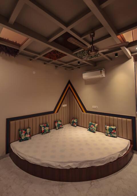 Saiba Outhouse- 4 Bed Room- Pool- Theatre- Partyhall- Garden & Terrace Sitting Area Jaipur Exterior photo