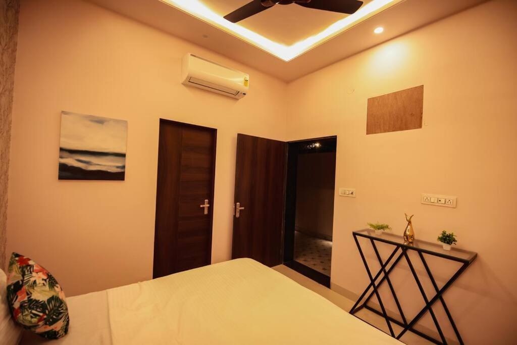 Saiba Outhouse- 4 Bed Room- Pool- Theatre- Partyhall- Garden & Terrace Sitting Area Jaipur Exterior photo